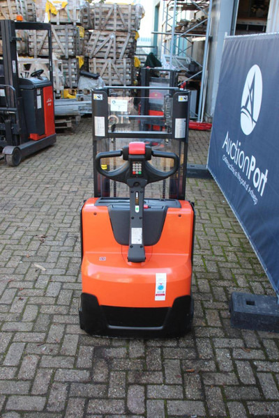 Toyota SWE200D - Máy xếp chồng: hình 4 Toyota SWE200D - Máy xếp chồng: hình 4