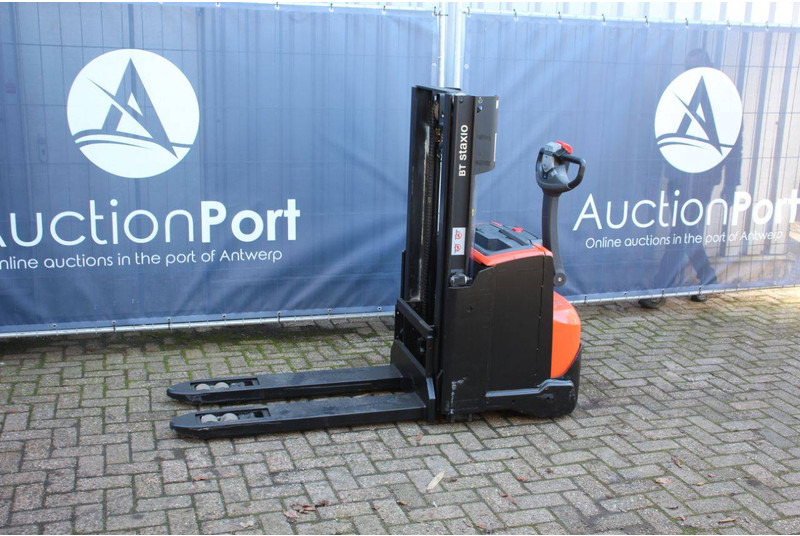 Toyota SWE200D - Máy xếp chồng: hình 1 Toyota SWE200D - Máy xếp chồng: hình 1