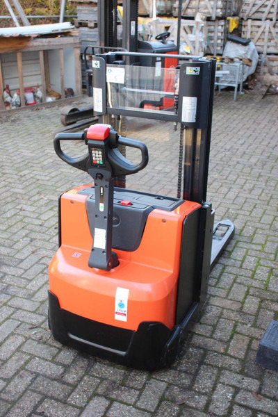 Toyota SWE200D - Máy xếp chồng: hình 5 Toyota SWE200D - Máy xếp chồng: hình 5