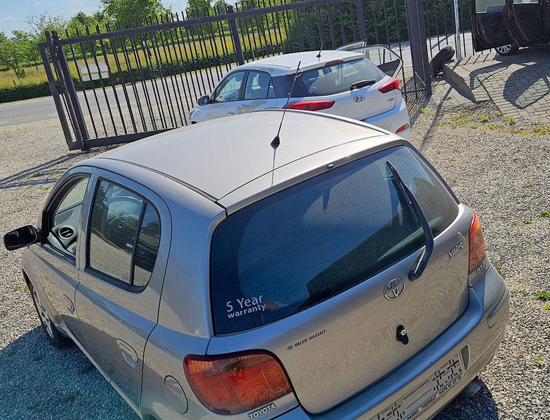 Toyota Yaris (I - update) 1.0 16v VVT-i - Sedan: hình 3 Toyota Yaris (I - update) 1.0 16v VVT-i - Sedan: hình 3