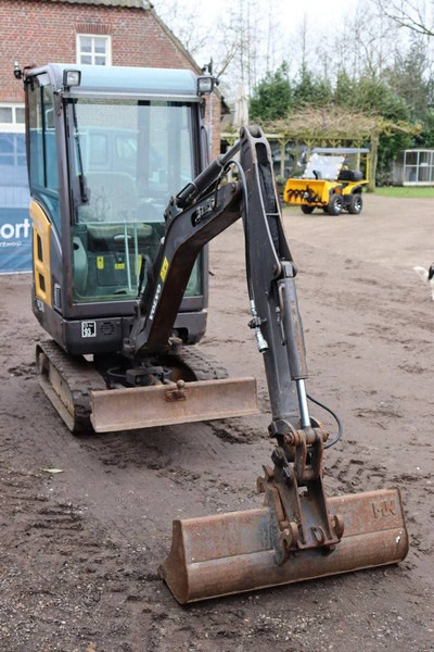 Máy xúc mini Volvo EC18C: hình 7