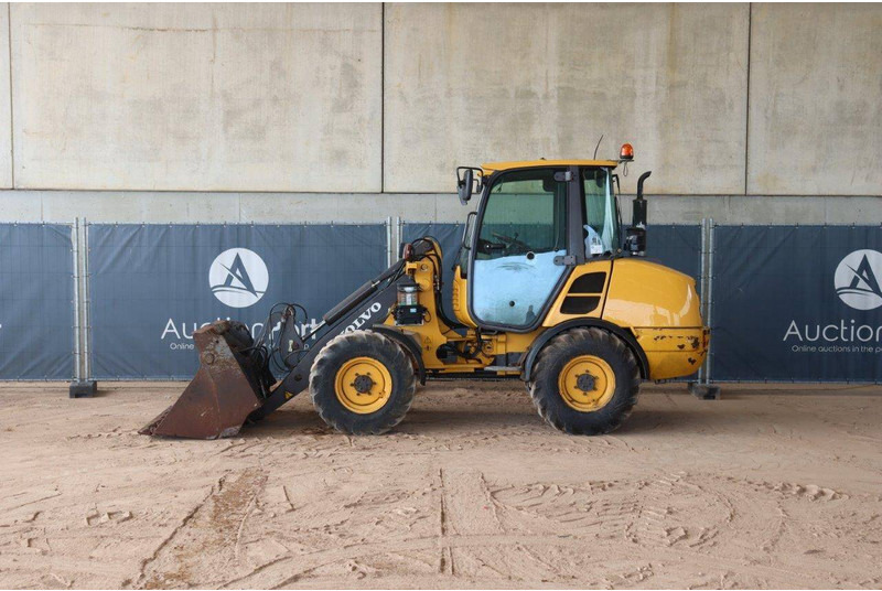 Volvo L25F-P - Máy xúc lật bánh lốp: hình 2 Volvo L25F-P - Máy xúc lật bánh lốp: hình 2