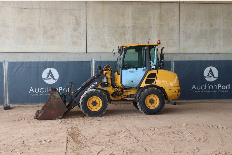 Volvo L25F-P - Máy xúc lật bánh lốp: hình 1 Volvo L25F-P - Máy xúc lật bánh lốp: hình 1