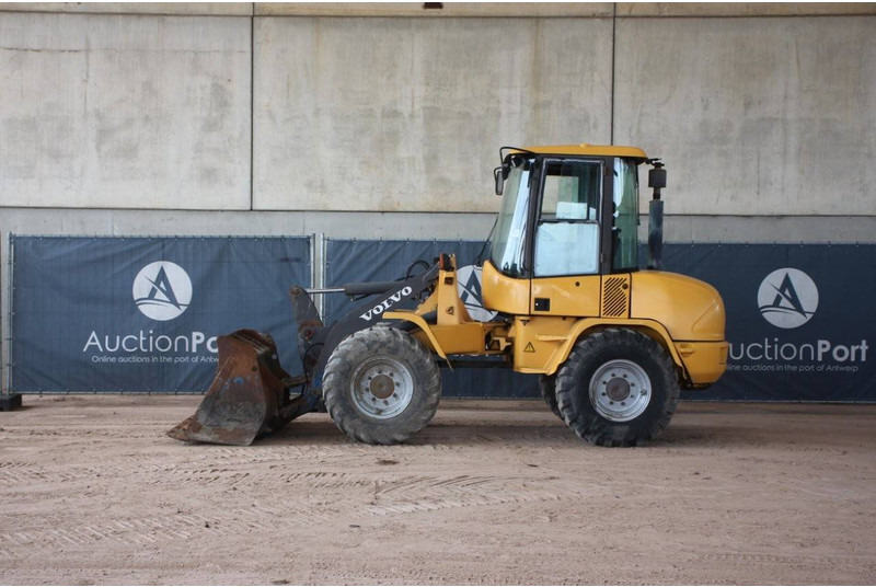 Volvo L30B-Z/X - Máy xúc lật bánh lốp: hình 2 Volvo L30B-Z/X - Máy xúc lật bánh lốp: hình 2