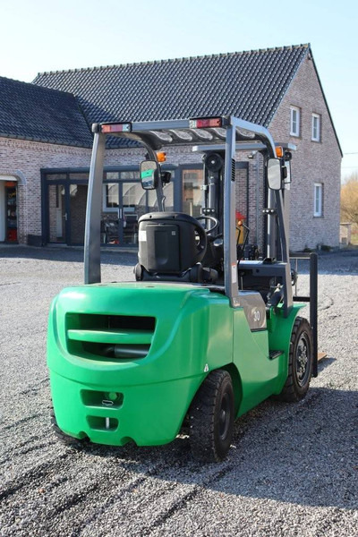 Yanmar FD30 - Xe nâng diesel: hình 5 Yanmar FD30 - Xe nâng diesel: hình 5