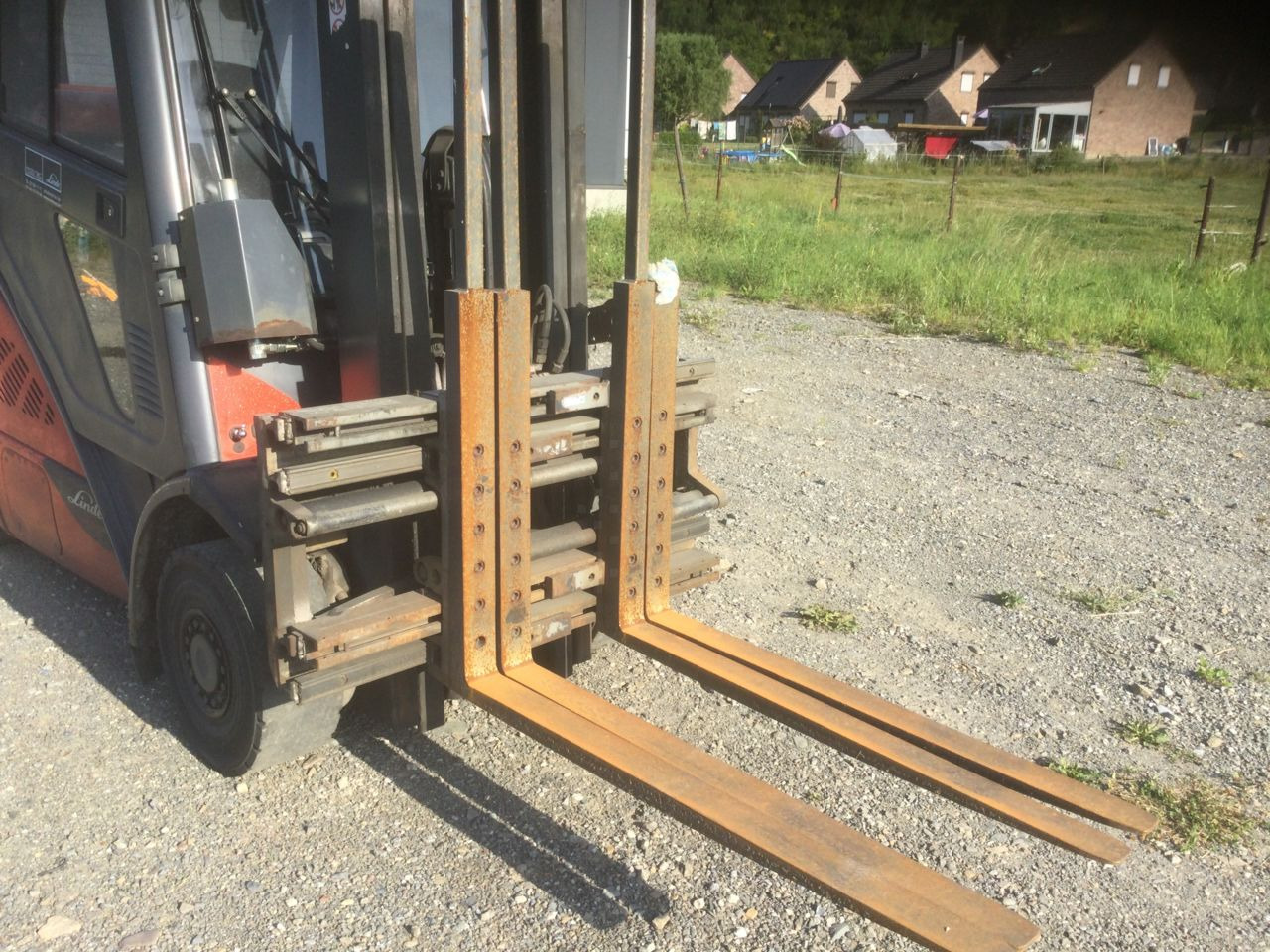 Linde H20T - Xe nâng gas: hình 4 Linde H20T - Xe nâng gas: hình 4