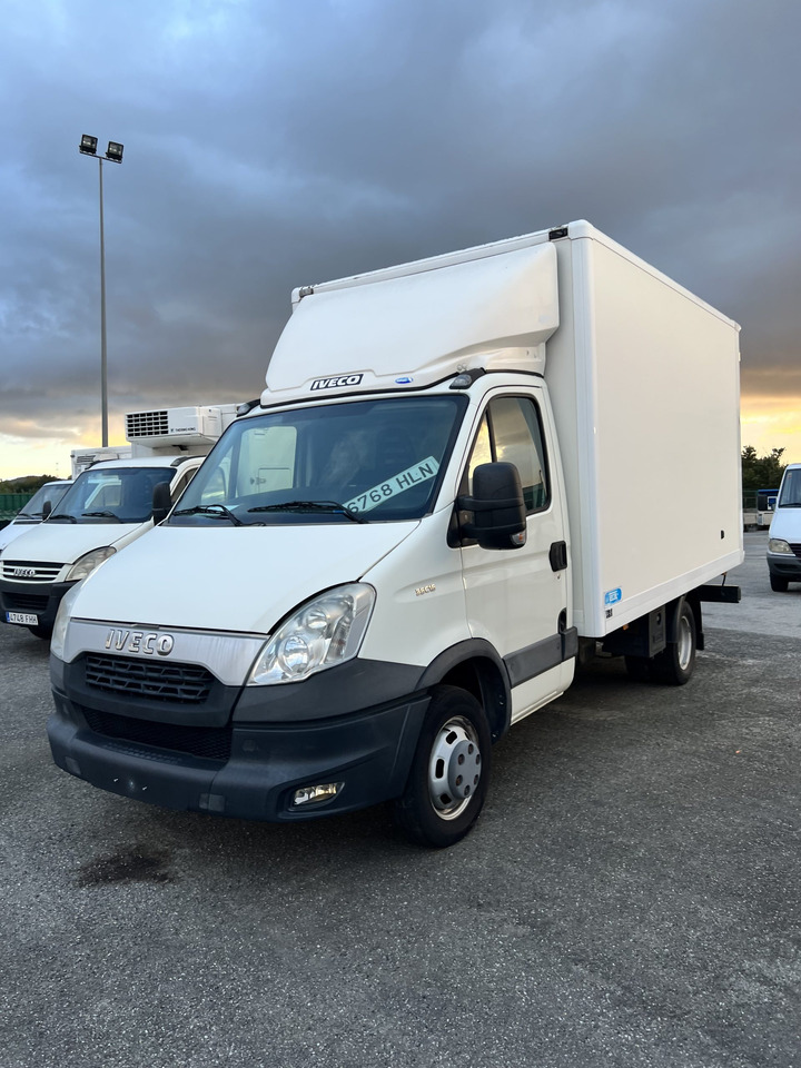 Xe tải nhỏ thùng kín IVECO 35C15 CAJA CERRADA: hình 9