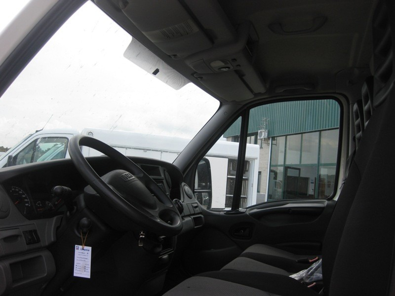 Xe tải nhỏ thùng kín IVECO 35C15 CAJA CERRADA: hình 7