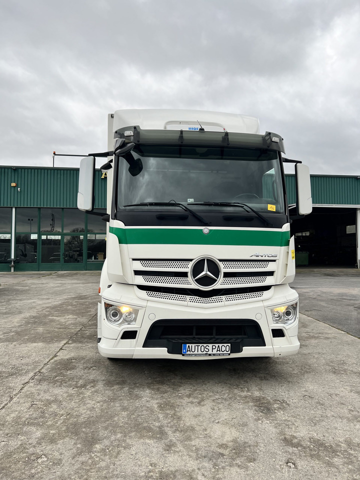 Camión Mercedes frigorífico - Xe tải khung gầm: hình 1 Camión Mercedes frigorífico - Xe tải khung gầm: hình 1