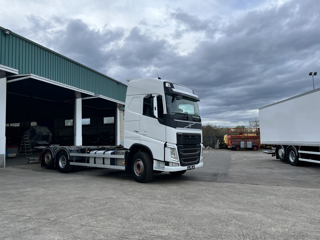 Camion Volvo 540 en chasis con retarder - Xe tải khung gầm: hình 3 Camion Volvo 540 en chasis con retarder - Xe tải khung gầm: hình 3