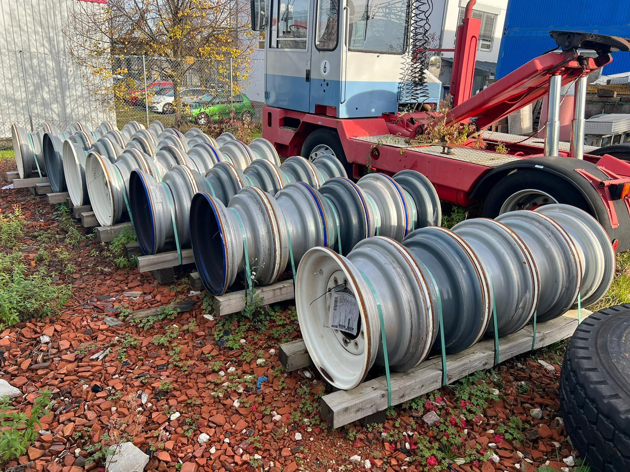 Liebherr Zubehör = Stahlfelgen für LTM Mobilkräne ab Baujahr 2016 - Typ 25-11.00/1,7 - Cẩu bánh lốp: hình 2 Liebherr Zubehör = Stahlfelgen für LTM Mobilkräne ab Baujahr 2016 - Typ 25-11.00/1,7 - Cẩu bánh lốp: hình 2