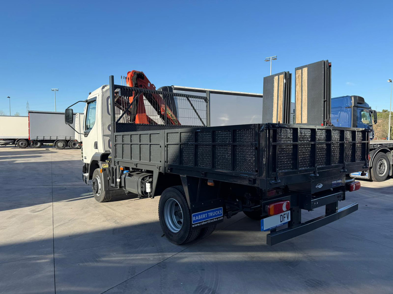 DAF LF FA 45.180 (Platform and Crane) - Xe tải thùng lửng/ Phẳng, Xe cẩu tự hành: hình 4 DAF LF FA 45.180 (Platform and Crane) - Xe tải thùng lửng/ Phẳng, Xe cẩu tự hành: hình 4