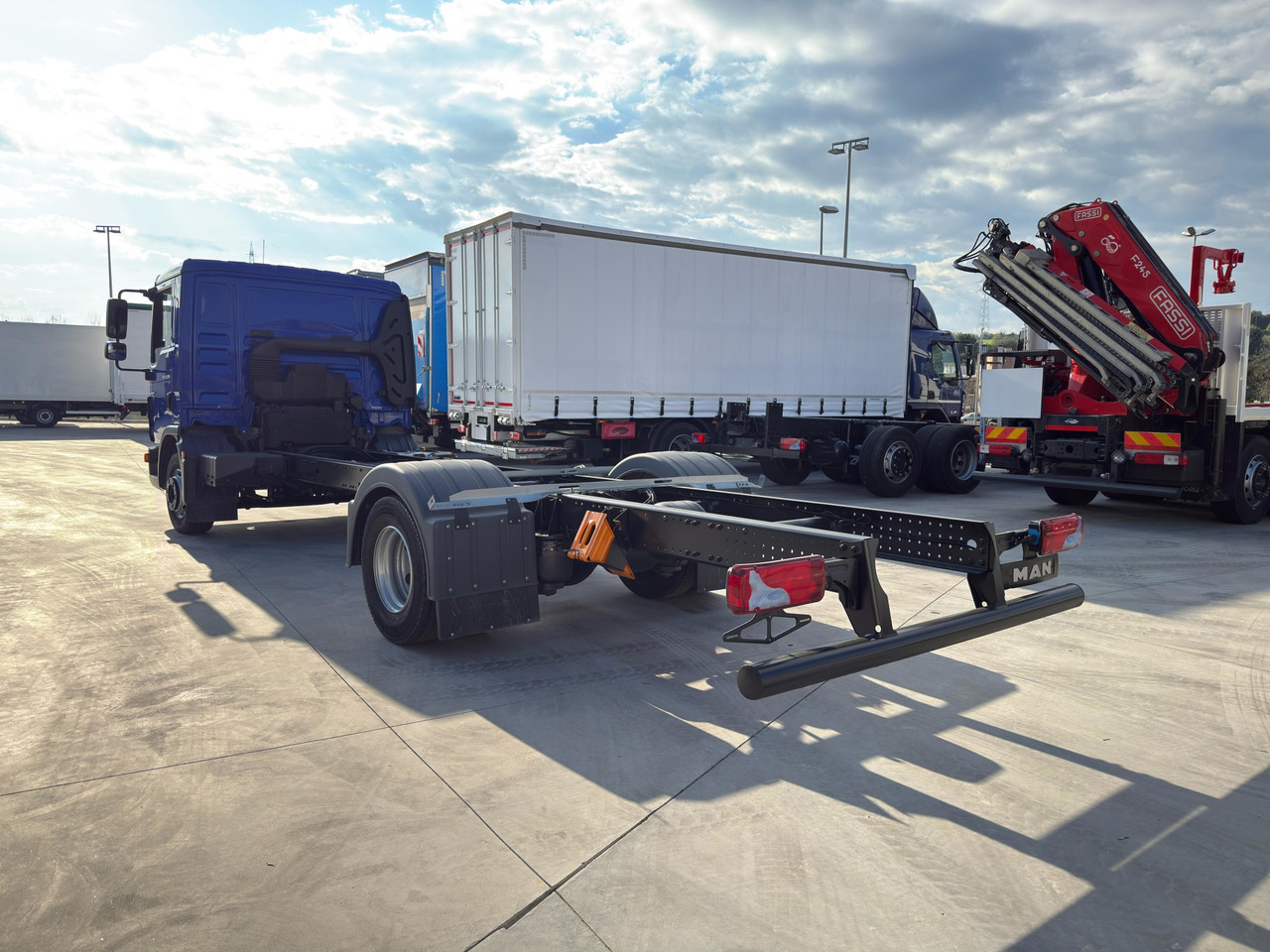 MAN 12.190 BL TGL E6 (Chassis) - Xe tải khung gầm: hình 3 MAN 12.190 BL TGL E6 (Chassis) - Xe tải khung gầm: hình 3