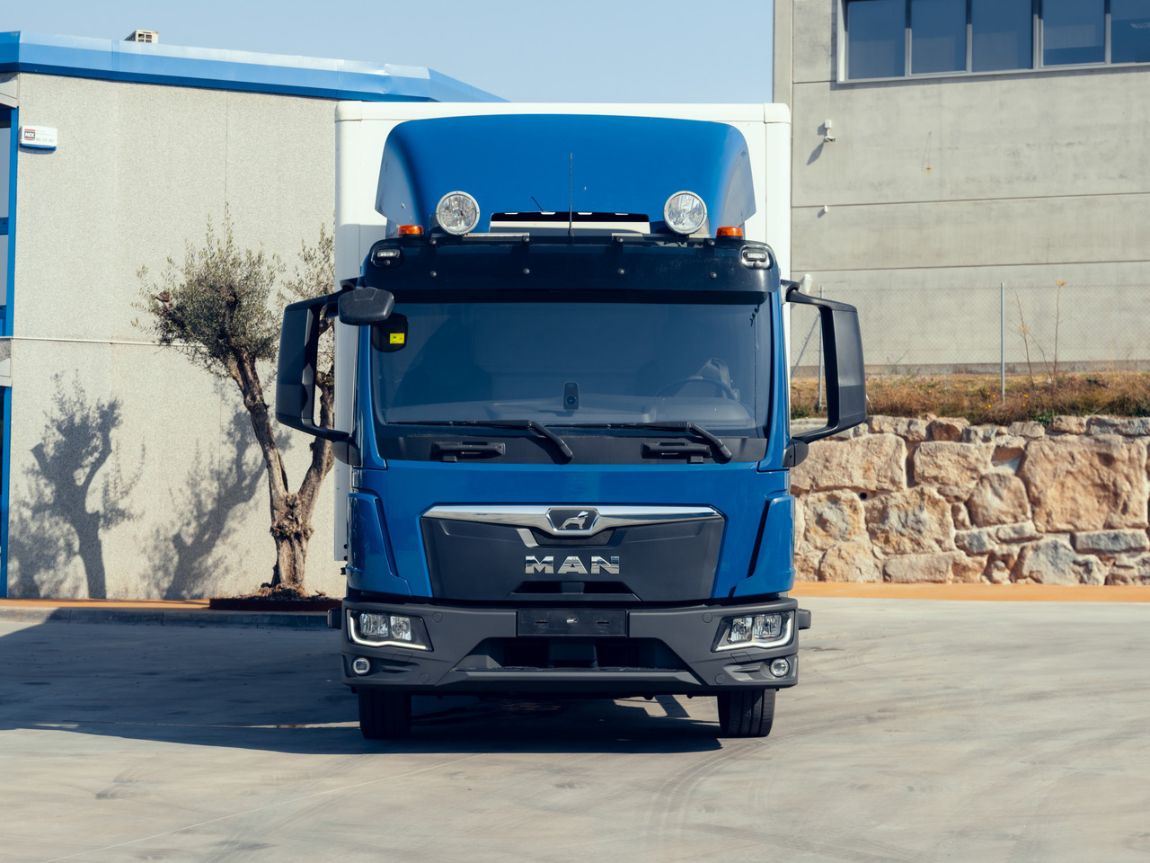 MAN 12.220 TGL E6 (VAN) - Xe tải hộp: hình 4 MAN 12.220 TGL E6 (VAN) - Xe tải hộp: hình 4