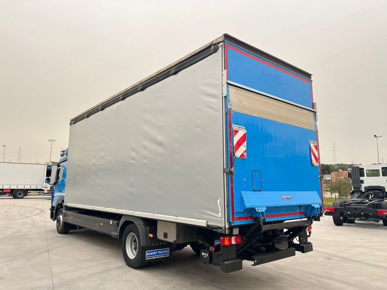 MERCEDES BENZ 13.30L Atego E6 (Tauliner) - Xe tải thùng mui bạt: hình 4 MERCEDES BENZ 13.30L Atego E6 (Tauliner) - Xe tải thùng mui bạt: hình 4