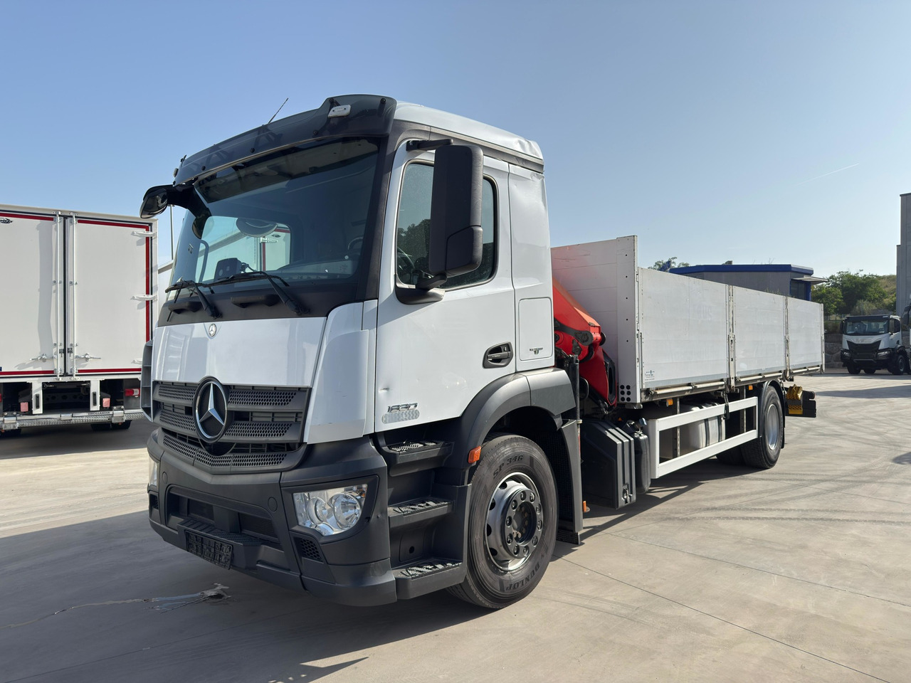 MERCEDES BENZ 18.30 Antos E6 (Platform and Grave) - Xe tải thùng lửng/ Phẳng, Xe cẩu tự hành: hình 1 MERCEDES BENZ 18.30 Antos E6 (Platform and Grave) - Xe tải thùng lửng/ Phẳng, Xe cẩu tự hành: hình 1