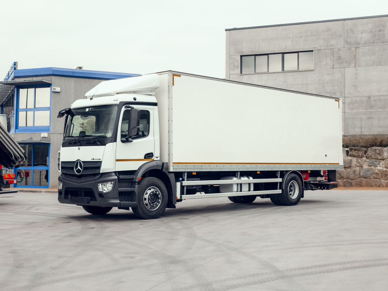 MERCEDES BENZ 18.30L Antos E6 (VAN) - Xe tải hộp: hình 1 MERCEDES BENZ 18.30L Antos E6 (VAN) - Xe tải hộp: hình 1
