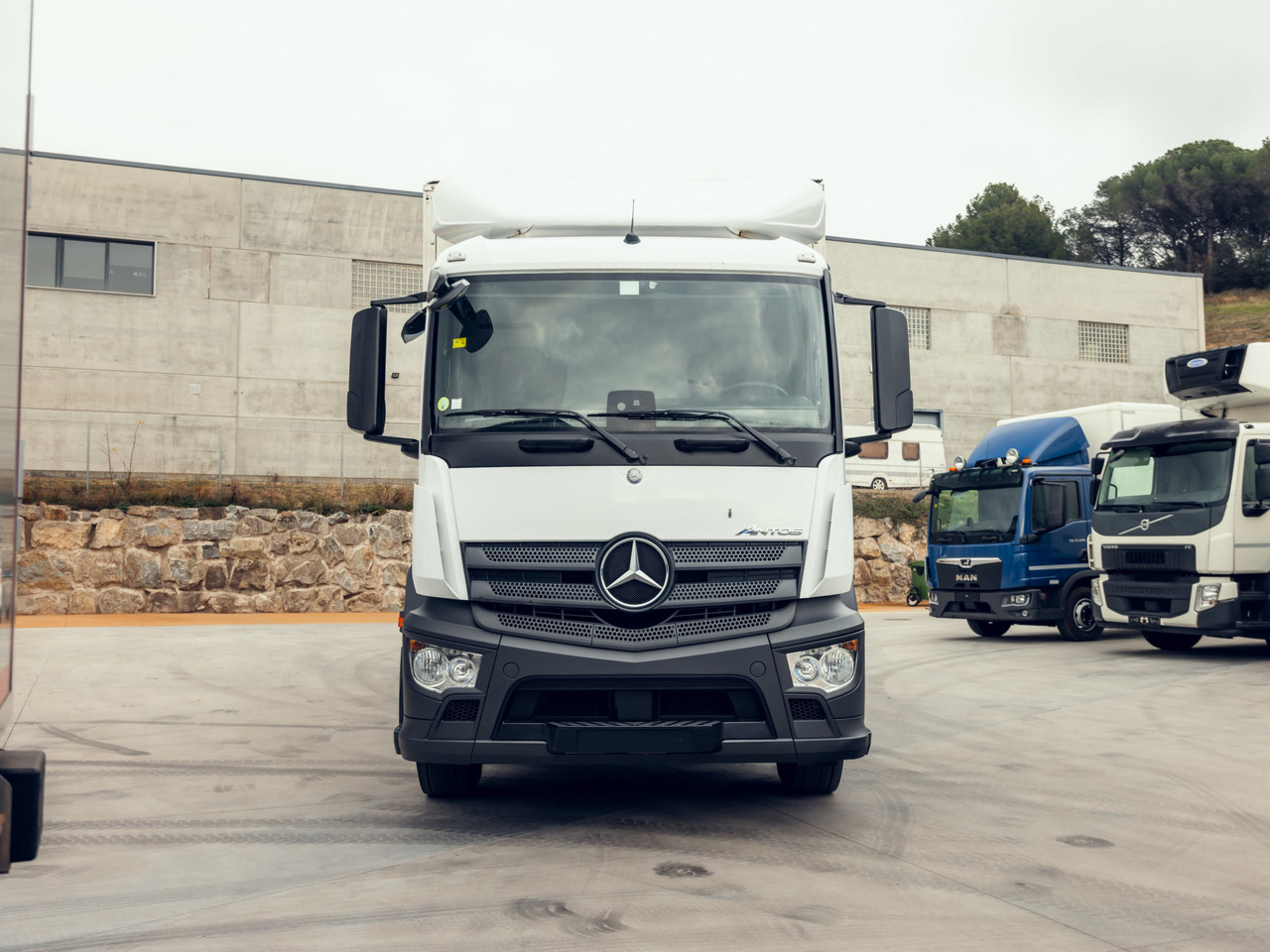 MERCEDES BENZ 18.30L Antos E6 (VAN) - Xe tải hộp: hình 3 MERCEDES BENZ 18.30L Antos E6 (VAN) - Xe tải hộp: hình 3