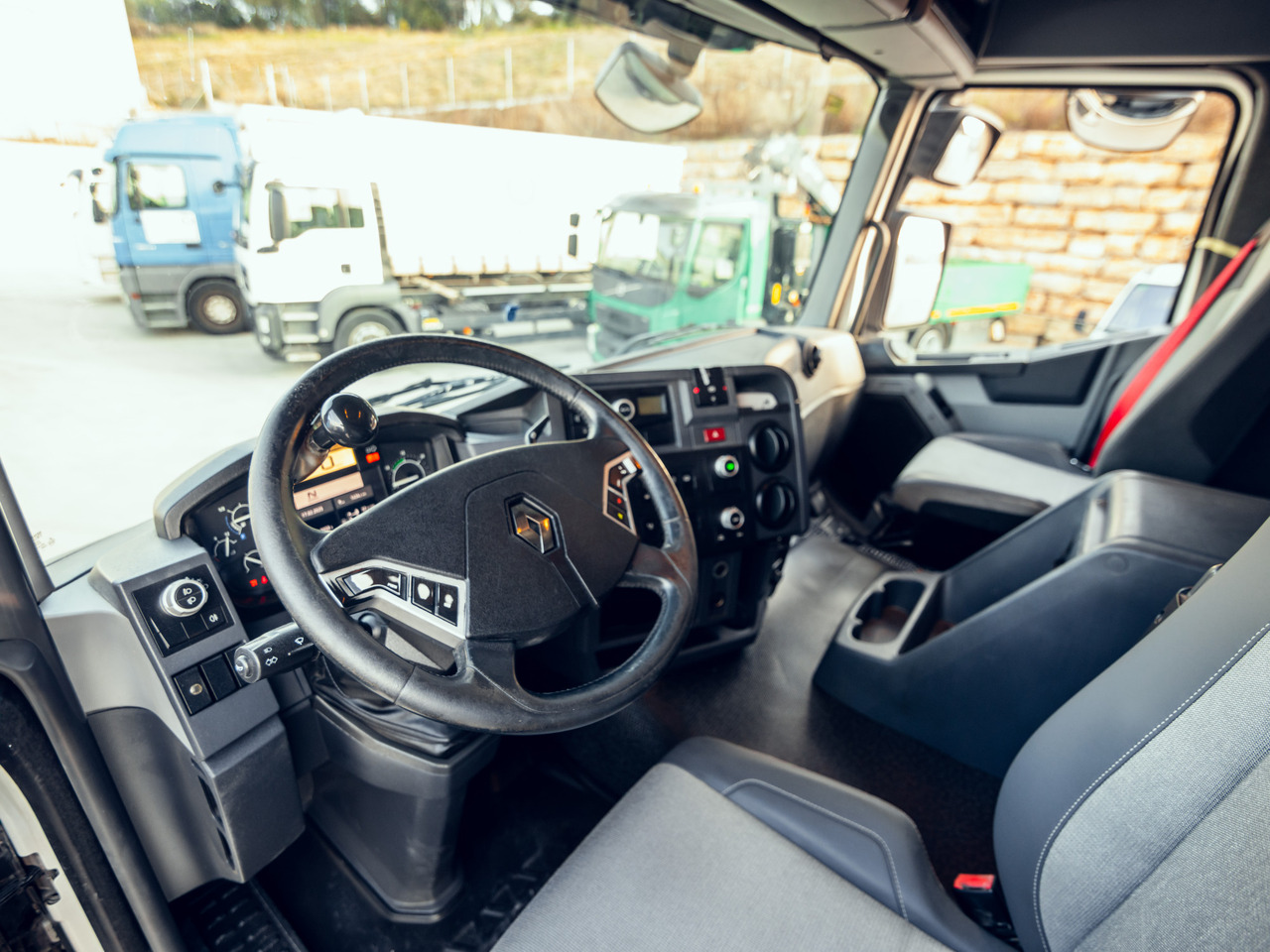 RENAULT C460 E6 (Chassis) - Xe tải khung gầm: hình 5 RENAULT C460 E6 (Chassis) - Xe tải khung gầm: hình 5