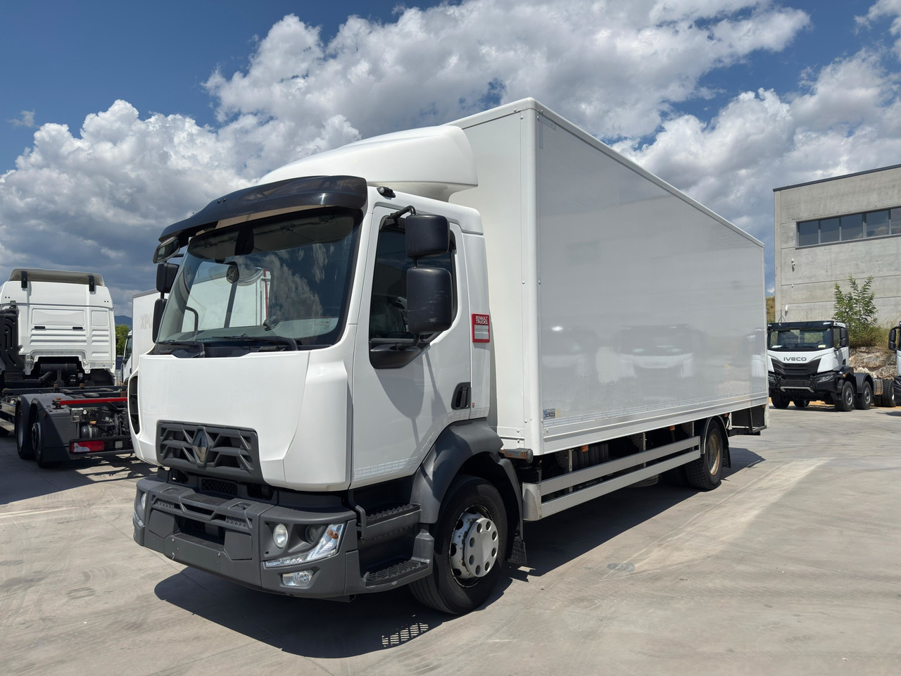 RENAULT D E6 (VAN) - Xe tải hộp: hình 1 RENAULT D E6 (VAN) - Xe tải hộp: hình 1