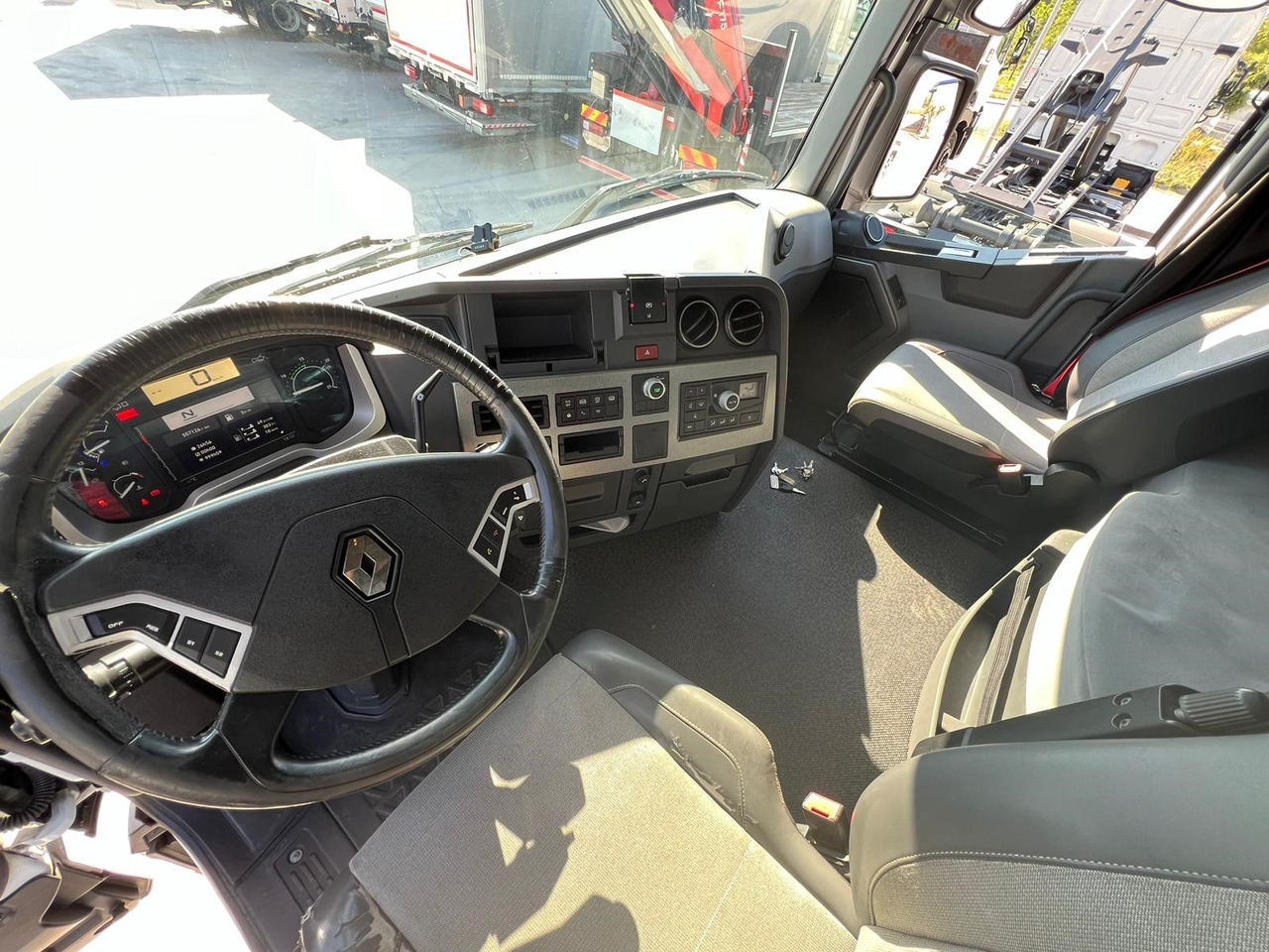 RENAULT T430 E6 (Tauliner) - Xe tải thùng mui bạt: hình 5 RENAULT T430 E6 (Tauliner) - Xe tải thùng mui bạt: hình 5