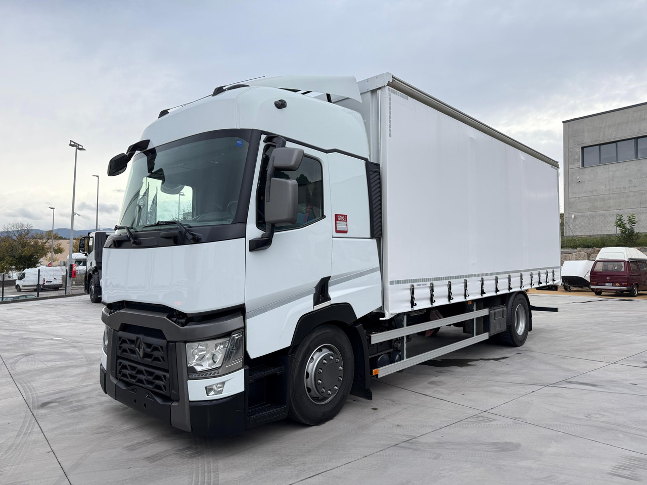 RENAULT T430 E6 (Tauliner) - Xe tải thùng mui bạt: hình 1 RENAULT T430 E6 (Tauliner) - Xe tải thùng mui bạt: hình 1