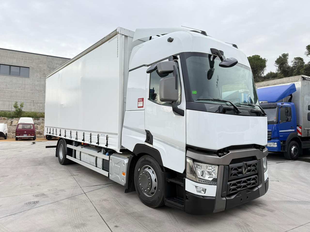 RENAULT T430 E6 (Tauliner) - Xe tải thùng mui bạt: hình 2 RENAULT T430 E6 (Tauliner) - Xe tải thùng mui bạt: hình 2