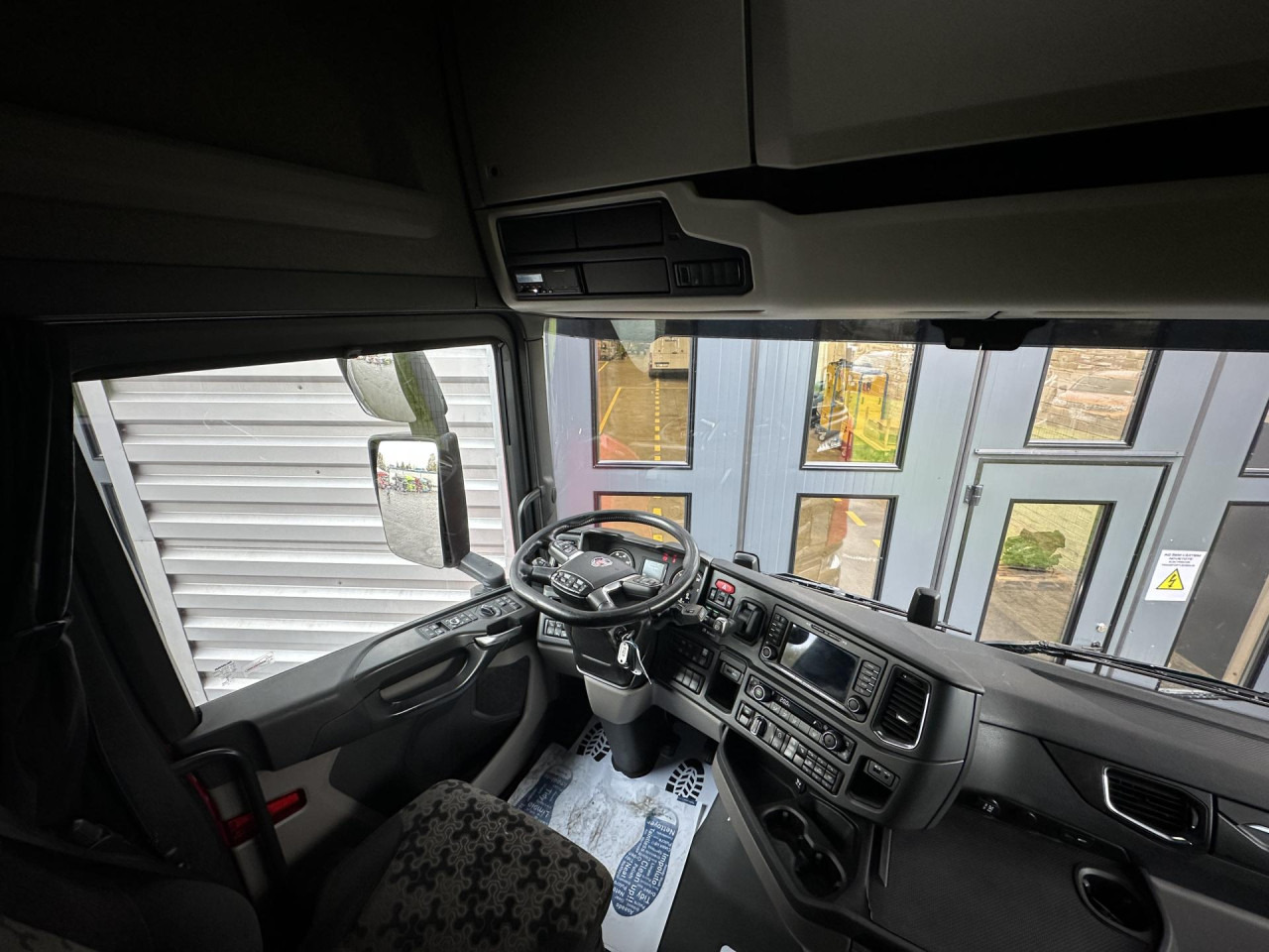 Xe đầu kéo SCANIA S 450 A6x2NB: hình 9 Xe đầu kéo SCANIA S 450 A6x2NB: hình 9