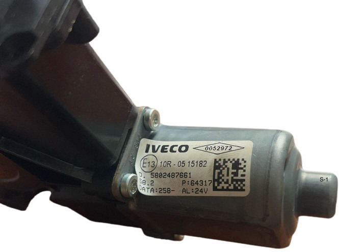 Iveco S-WAY - Cần gạt nước: hình 3 Iveco S-WAY - Cần gạt nước: hình 3