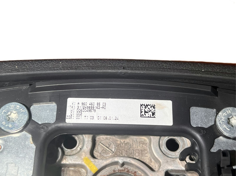 Mercedes-Benz MP5 - Vô lăng: hình 4 Mercedes-Benz MP5 - Vô lăng: hình 4