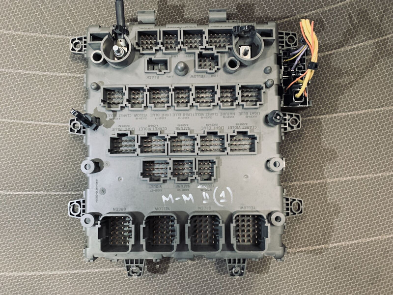 Renault MAGNUM - Linh kiện điện: hình 2 Renault MAGNUM - Linh kiện điện: hình 2