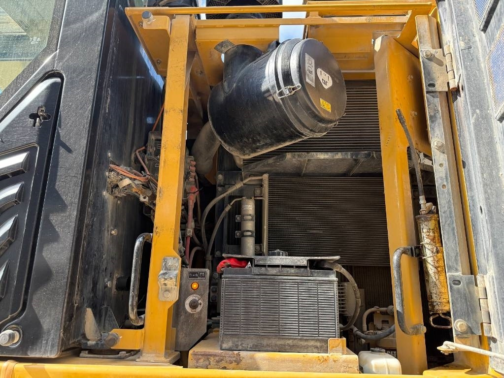 Máy xúc bánh xích CAT 335 F L CR: hình 30