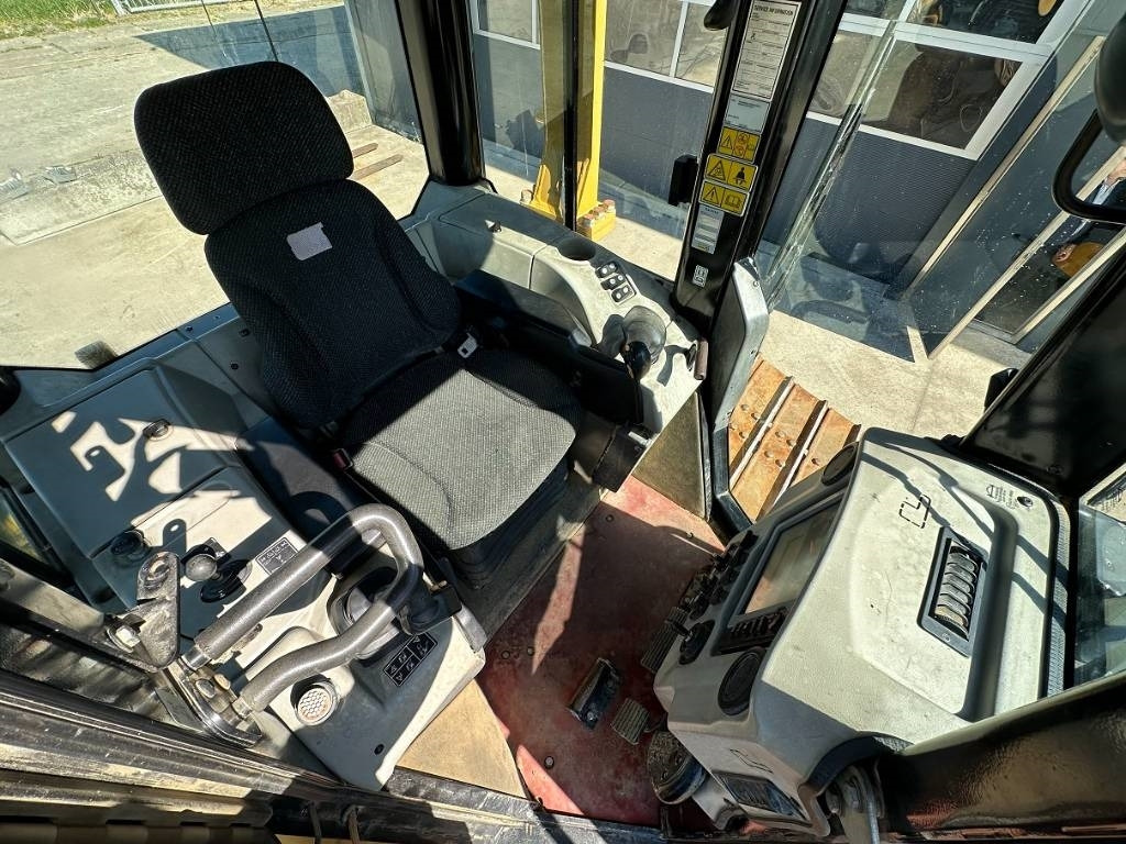 CAT D 6 N LGP - Máy ủi: hình 3 CAT D 6 N LGP - Máy ủi: hình 3