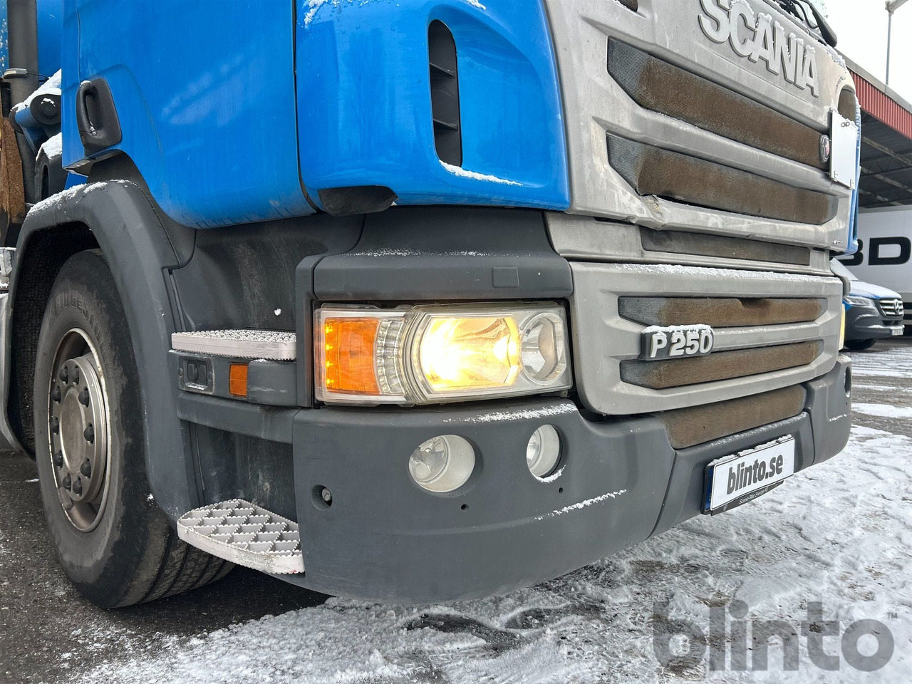 Xe tải thùng lửng/ Phẳng, Xe cẩu tự hành Brädgårdsbil / SCANIA P250 / Nybesiktigad kran: hình 16