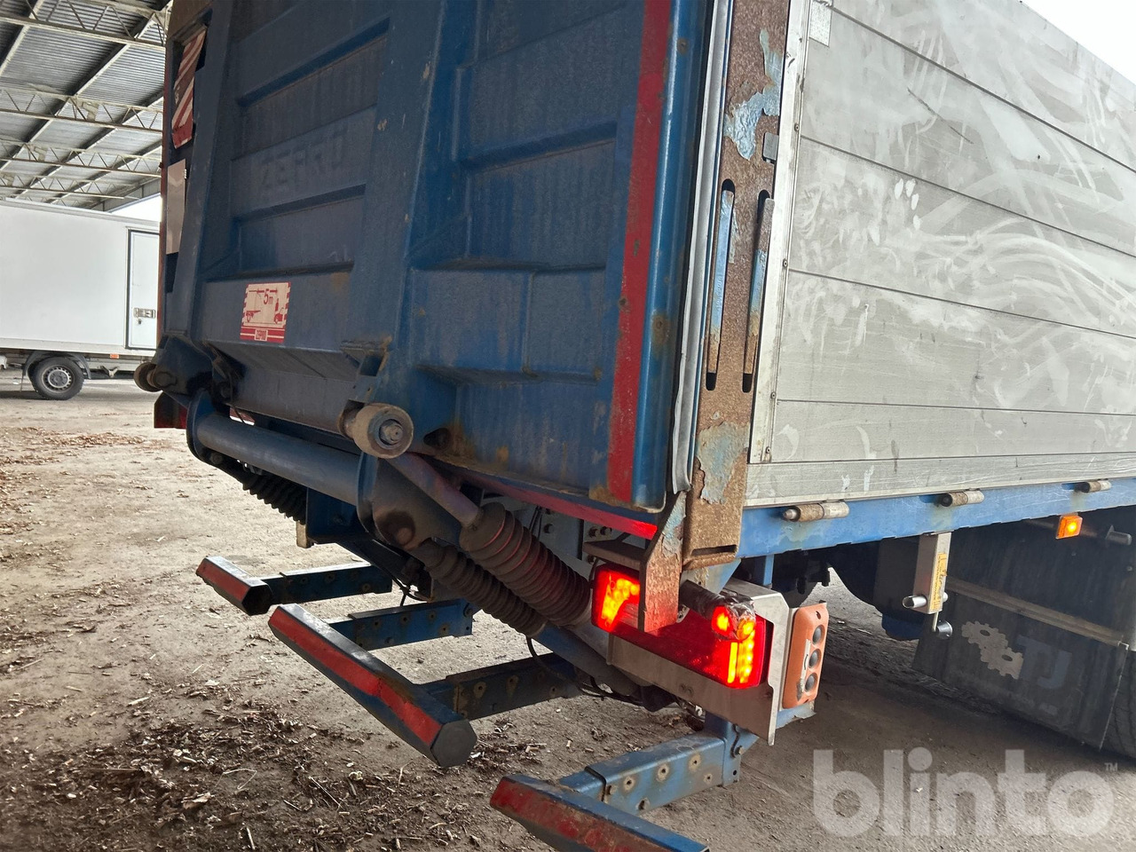 Xe tải thùng lửng/ Phẳng, Xe cẩu tự hành Brädgårdsbil / SCANIA P250 / Nybesiktigad kran: hình 36