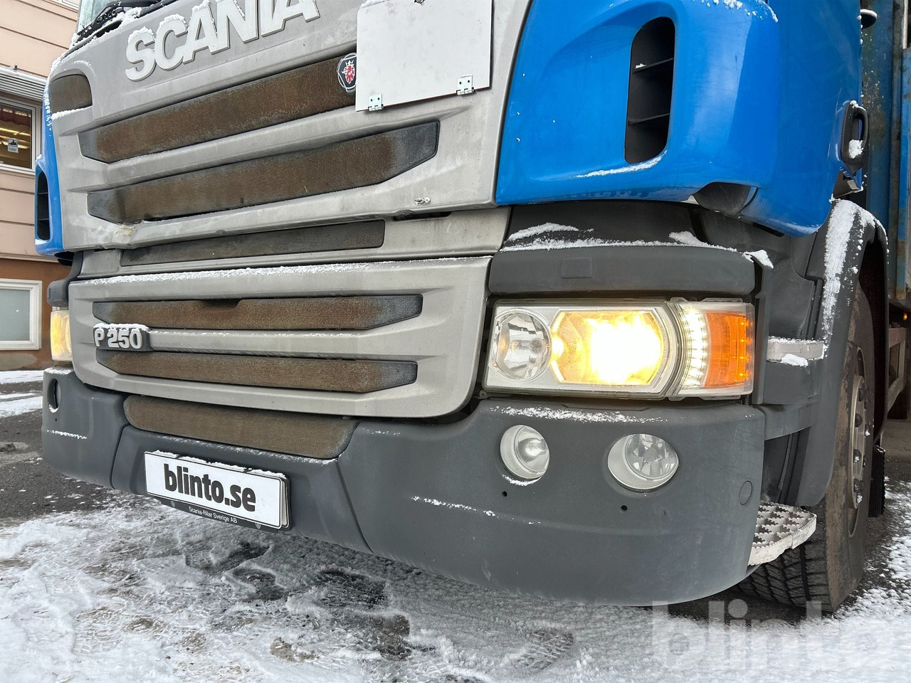 Xe tải thùng lửng/ Phẳng, Xe cẩu tự hành Brädgårdsbil / SCANIA P250 / Nybesiktigad kran: hình 11