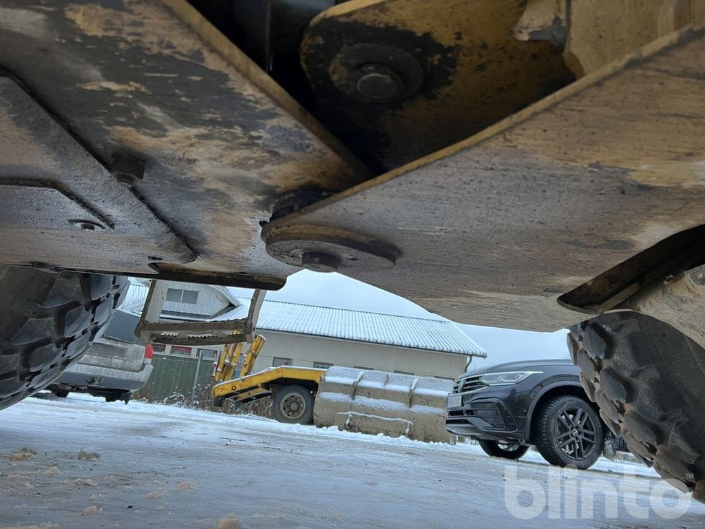 Máy xúc lật bánh lốp CAT 938M Lång bom: hình 34 Máy xúc lật bánh lốp CAT 938M Lång bom: hình 34