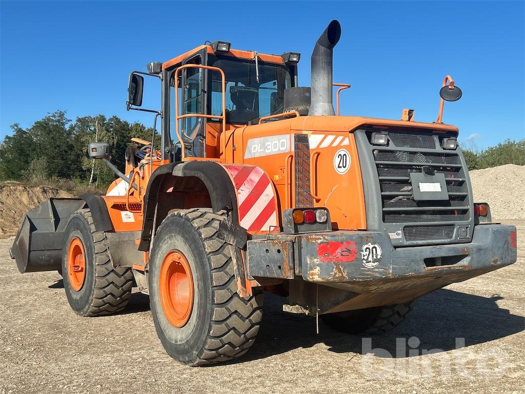 Doosan DL 300 (2012) - Máy xúc lật bánh lốp: hình 3 Doosan DL 300 (2012) - Máy xúc lật bánh lốp: hình 3