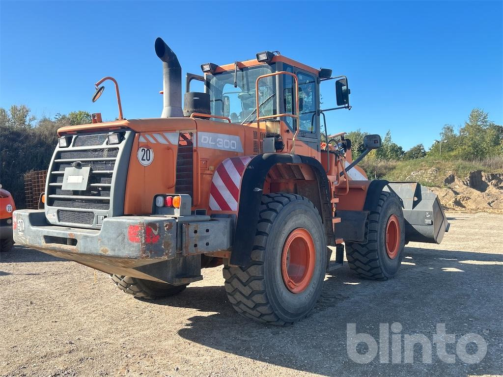 Doosan DL 300 (2012) - Máy xúc lật bánh lốp: hình 4 Doosan DL 300 (2012) - Máy xúc lật bánh lốp: hình 4