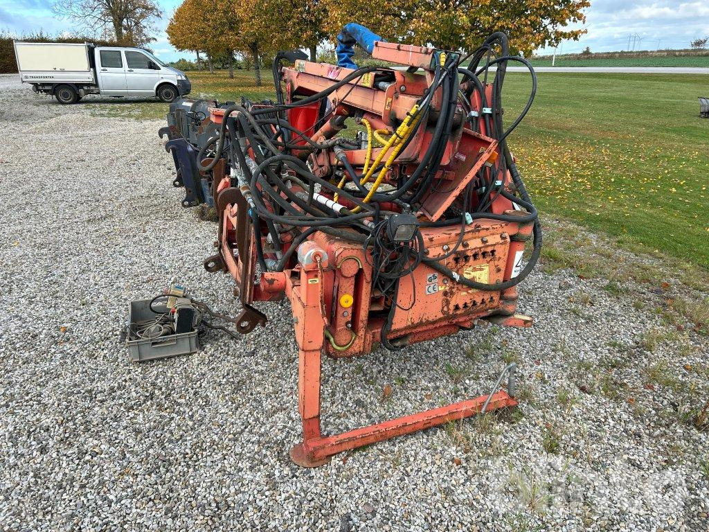 Ducker UNA 600 - Dàn băm cỏ địa hình nghiêng: hình 4 Ducker UNA 600 - Dàn băm cỏ địa hình nghiêng: hình 4