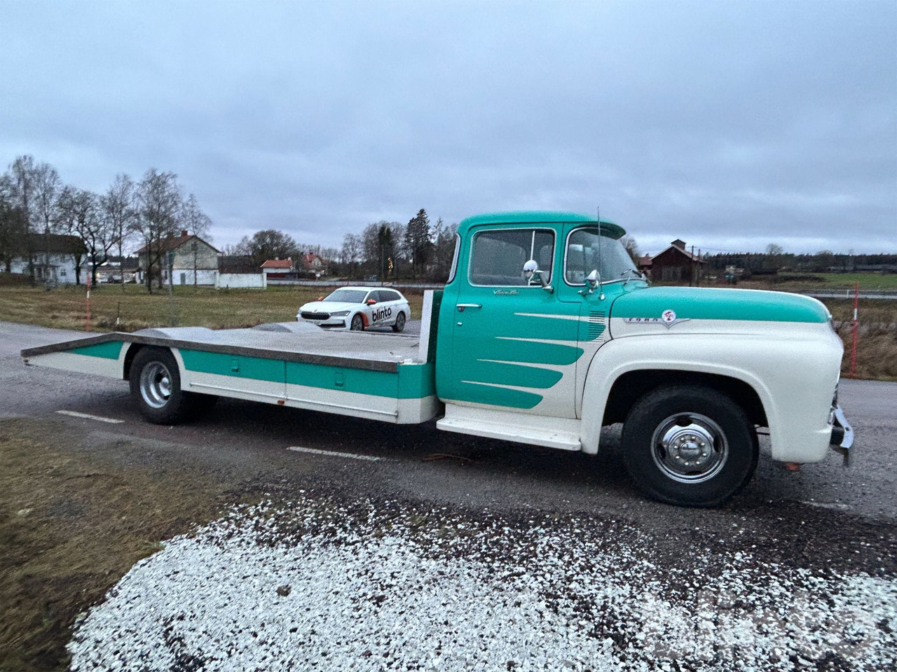 Ford F350 - Xe tải chuyên chở tự động: hình 4 Ford F350 - Xe tải chuyên chở tự động: hình 4