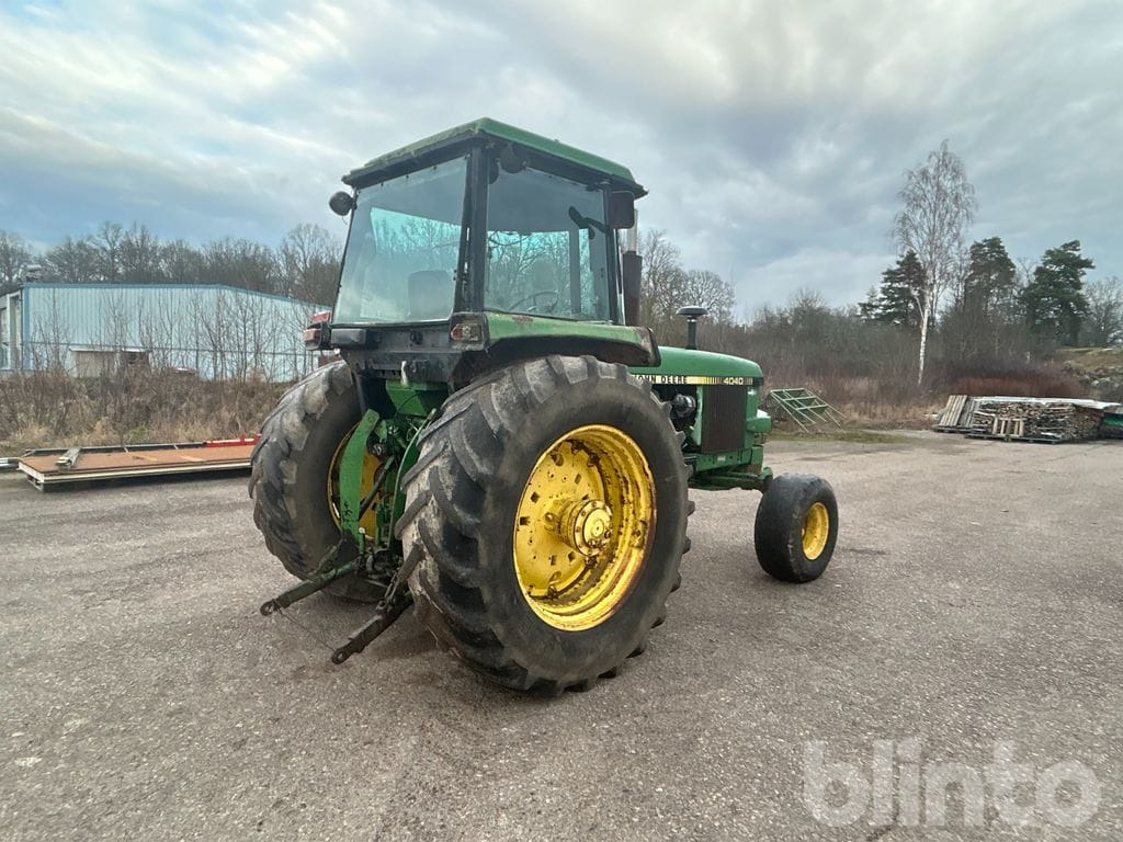 JOHN DEERE 4040 QR - Máy cày: hình 5 JOHN DEERE 4040 QR - Máy cày: hình 5