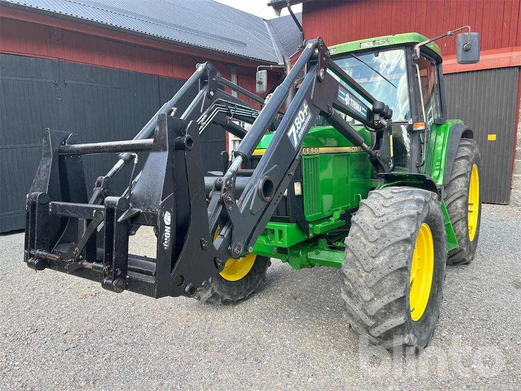 John Deere 6600 4WD - Máy cày: hình 1 John Deere 6600 4WD - Máy cày: hình 1