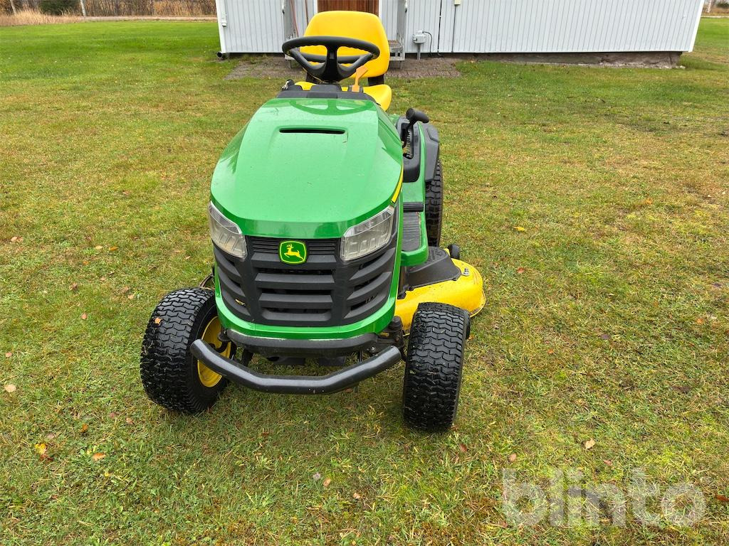 John Deere X167 - Máy cắt cỏ vườn: hình 2 John Deere X167 - Máy cắt cỏ vườn: hình 2