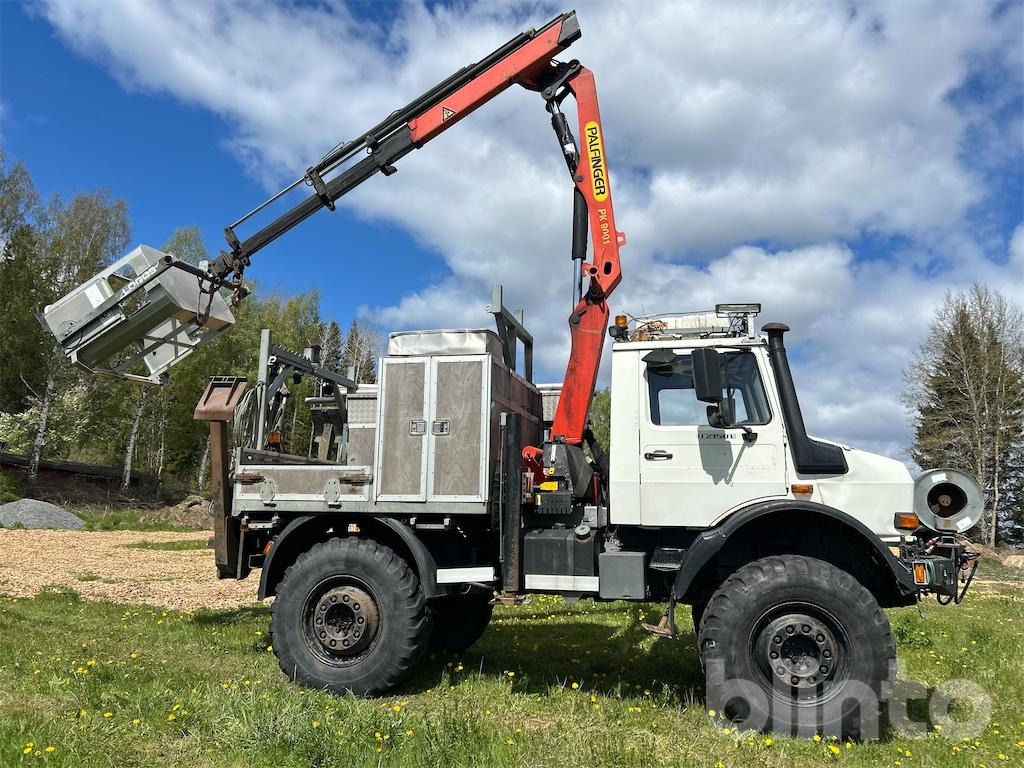 UNIMOG U 2150 L 4X4 med kran / personkorg / grävaggregat - Máy móc khác: hình 4 UNIMOG U 2150 L 4X4 med kran / personkorg / grävaggregat - Máy móc khác: hình 4