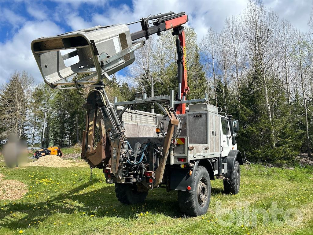 UNIMOG U 2150 L 4X4 med kran / personkorg / grävaggregat - Máy móc khác: hình 5 UNIMOG U 2150 L 4X4 med kran / personkorg / grävaggregat - Máy móc khác: hình 5