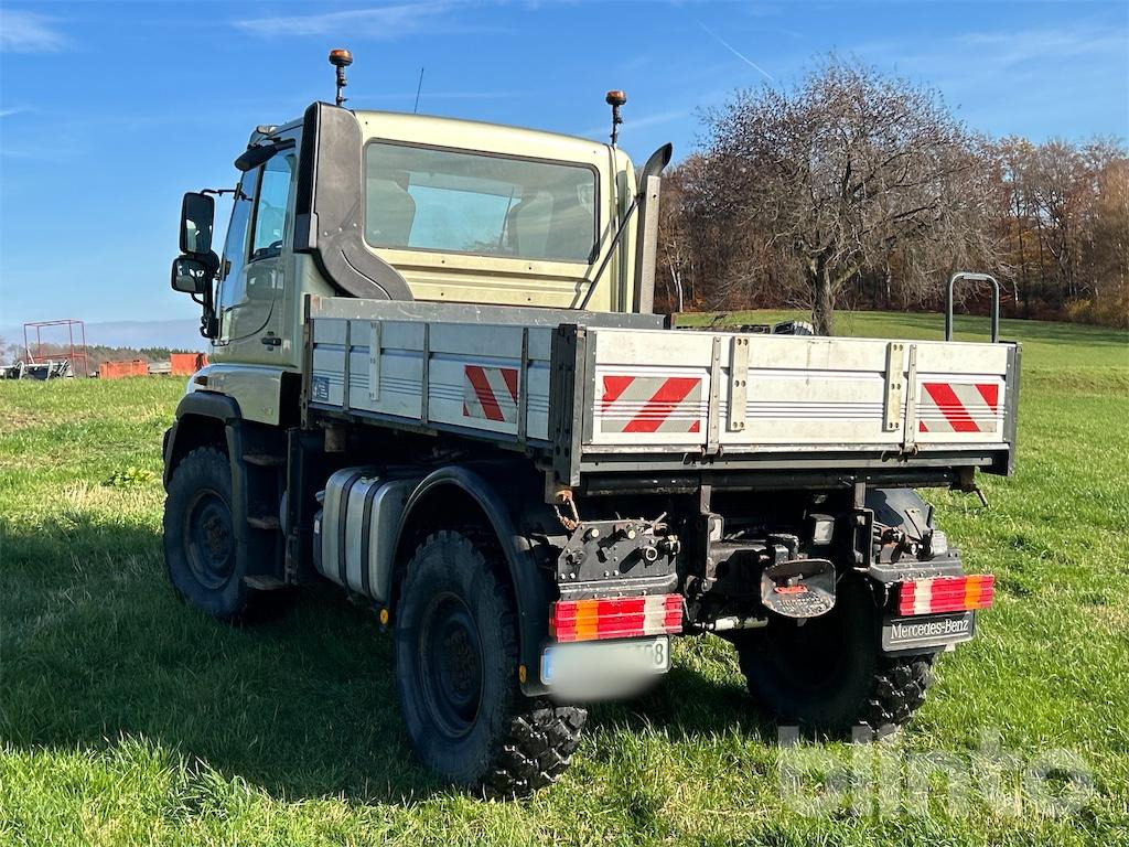 Mercedes-Benz U300 (2010) - Xe tải thùng lửng/ Phẳng: hình 4 Mercedes-Benz U300 (2010) - Xe tải thùng lửng/ Phẳng: hình 4