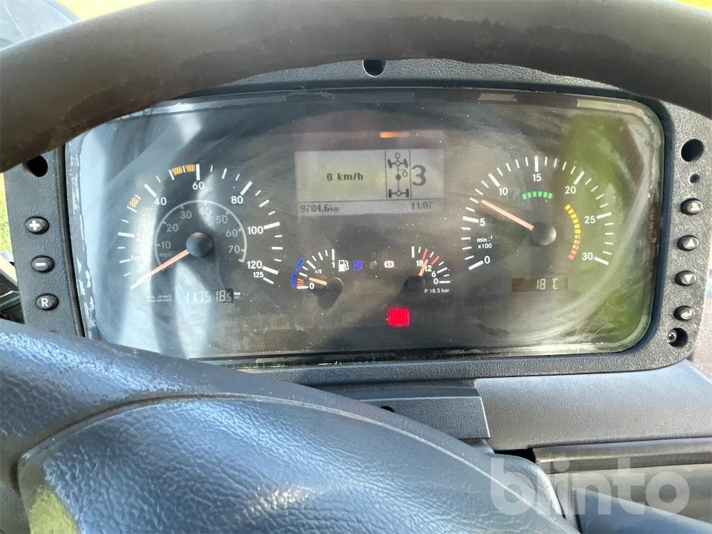 Mercedes-Benz U300 (2010) - Xe tải thùng lửng/ Phẳng: hình 5 Mercedes-Benz U300 (2010) - Xe tải thùng lửng/ Phẳng: hình 5