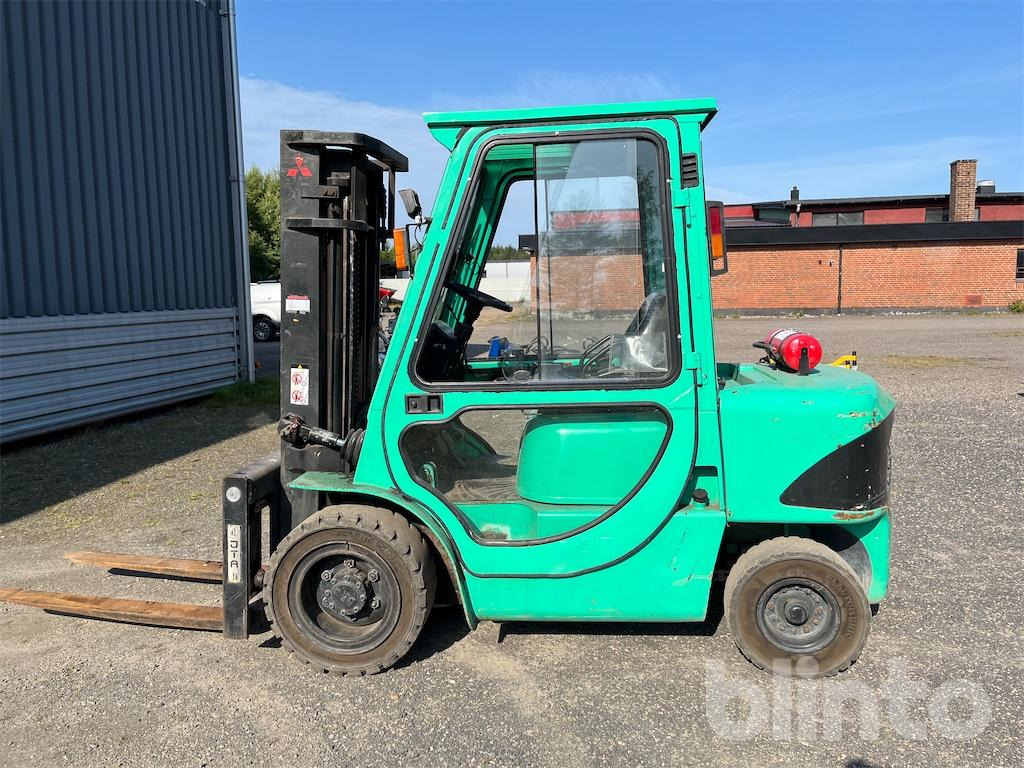 Xe nâng diesel Mitsubishi FD30K: hình 8