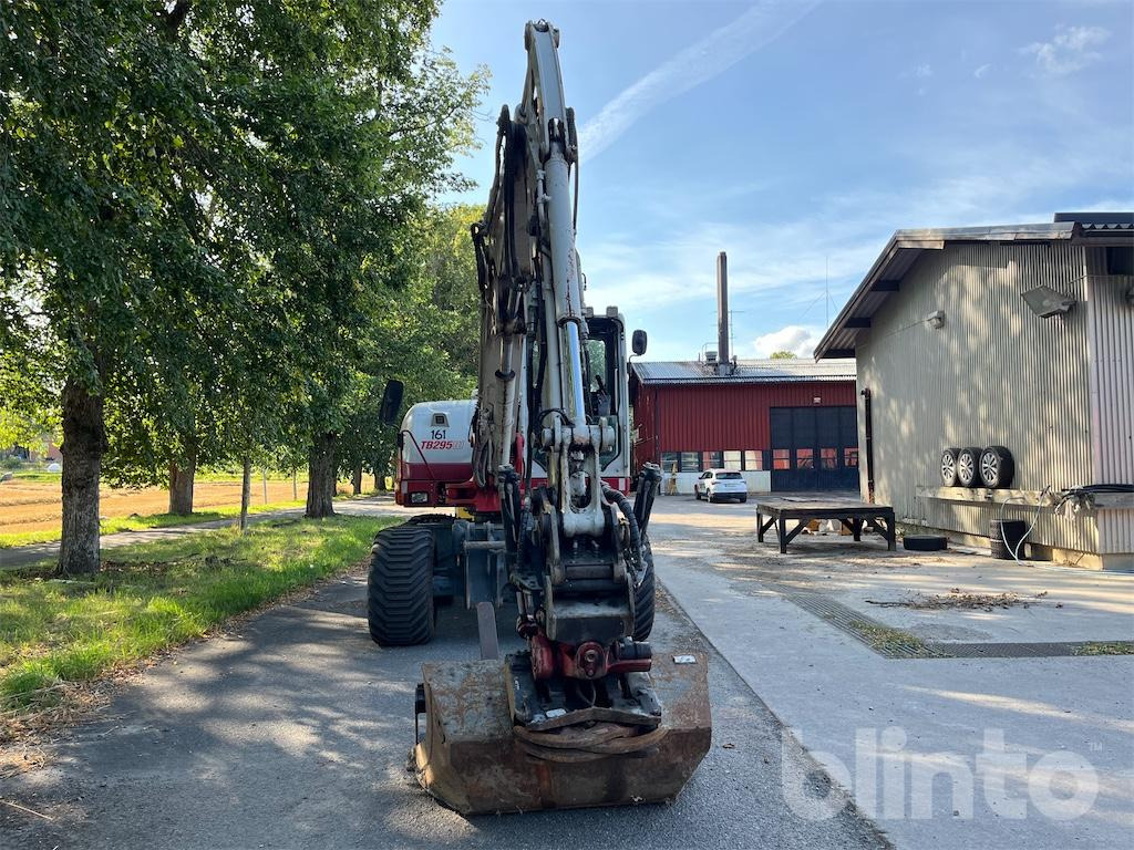 Takeuchi TB295W med kärra, rototilt och 4 redskap - Máy xúc bánh lốp: hình 2 Takeuchi TB295W med kärra, rototilt och 4 redskap - Máy xúc bánh lốp: hình 2